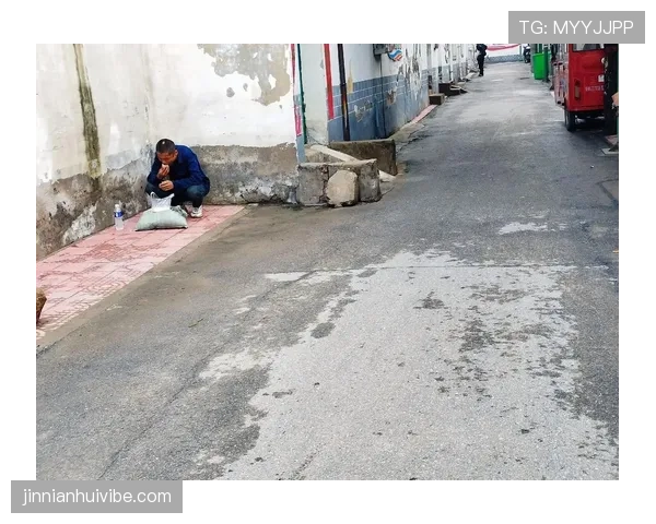 熊朝忠训练完蹲路边啃馒头,这自律狠人连喝水都掐秒表? 熊朝忠训练完蹲路边啃馒头,这自律狠人连喝水都掐秒表?